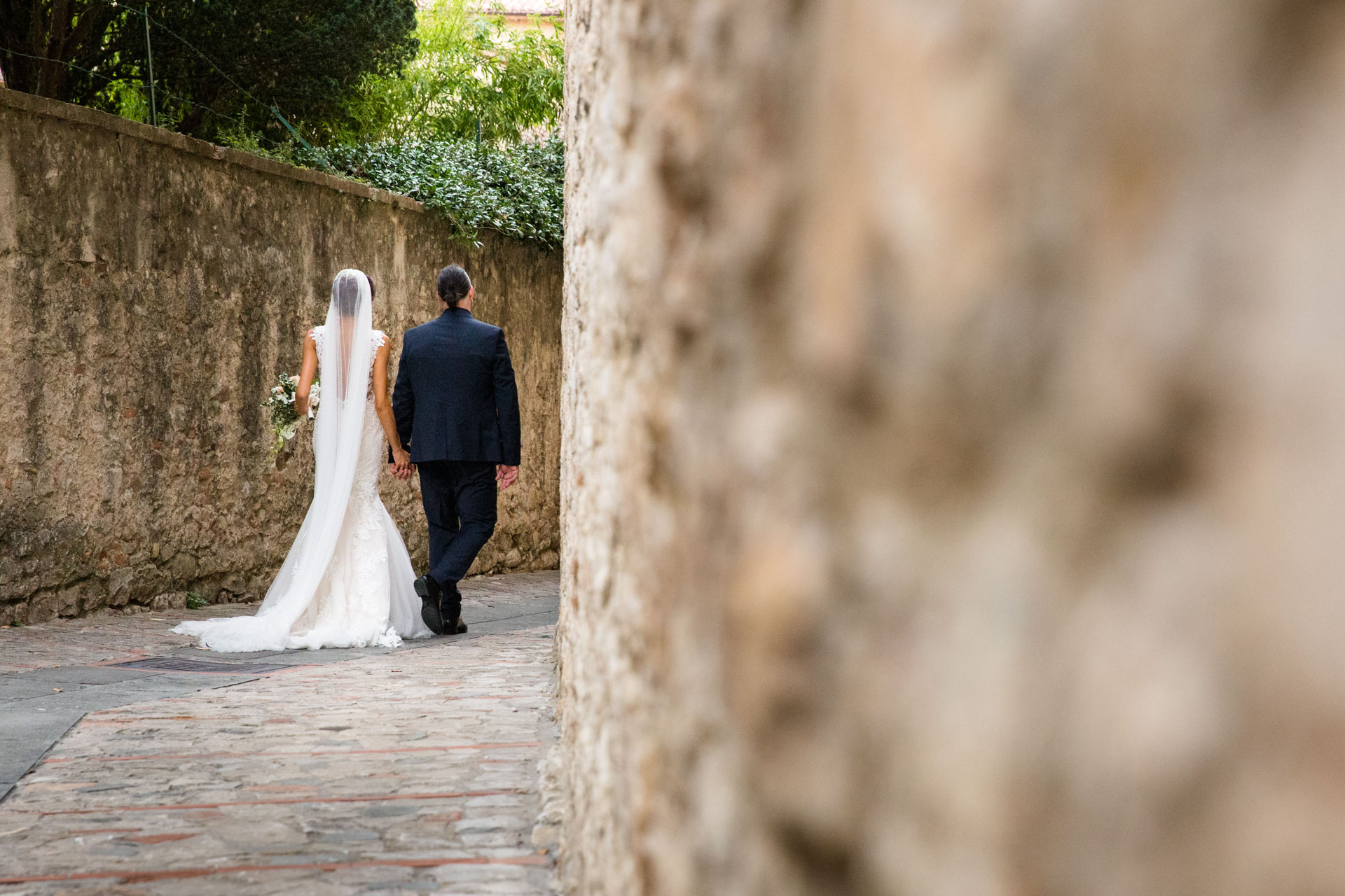 The Spouses stroll in Todi