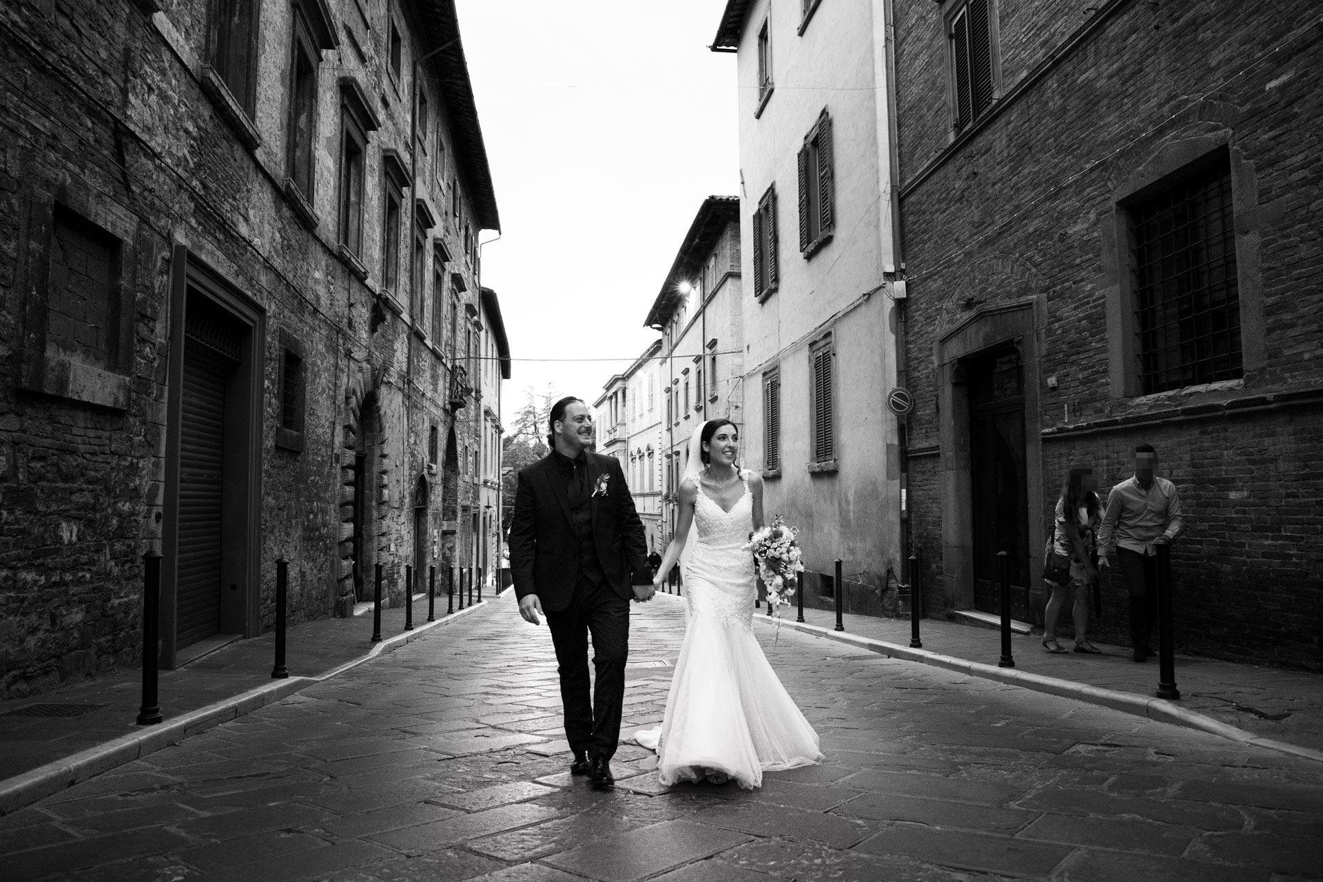 The Spouses stroll in Todi
