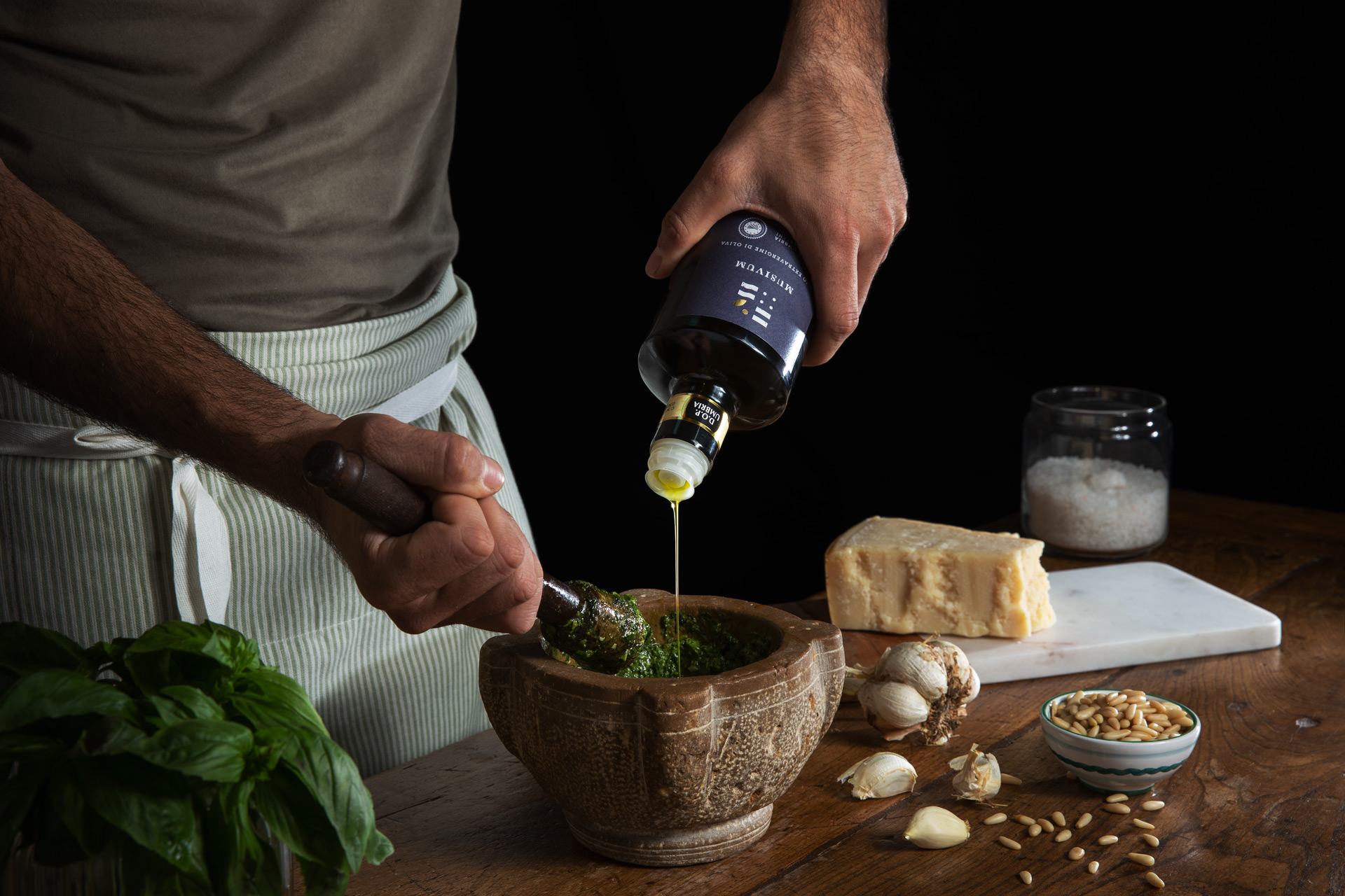 Pesto con pinoli, olio, basilico e parmigiano