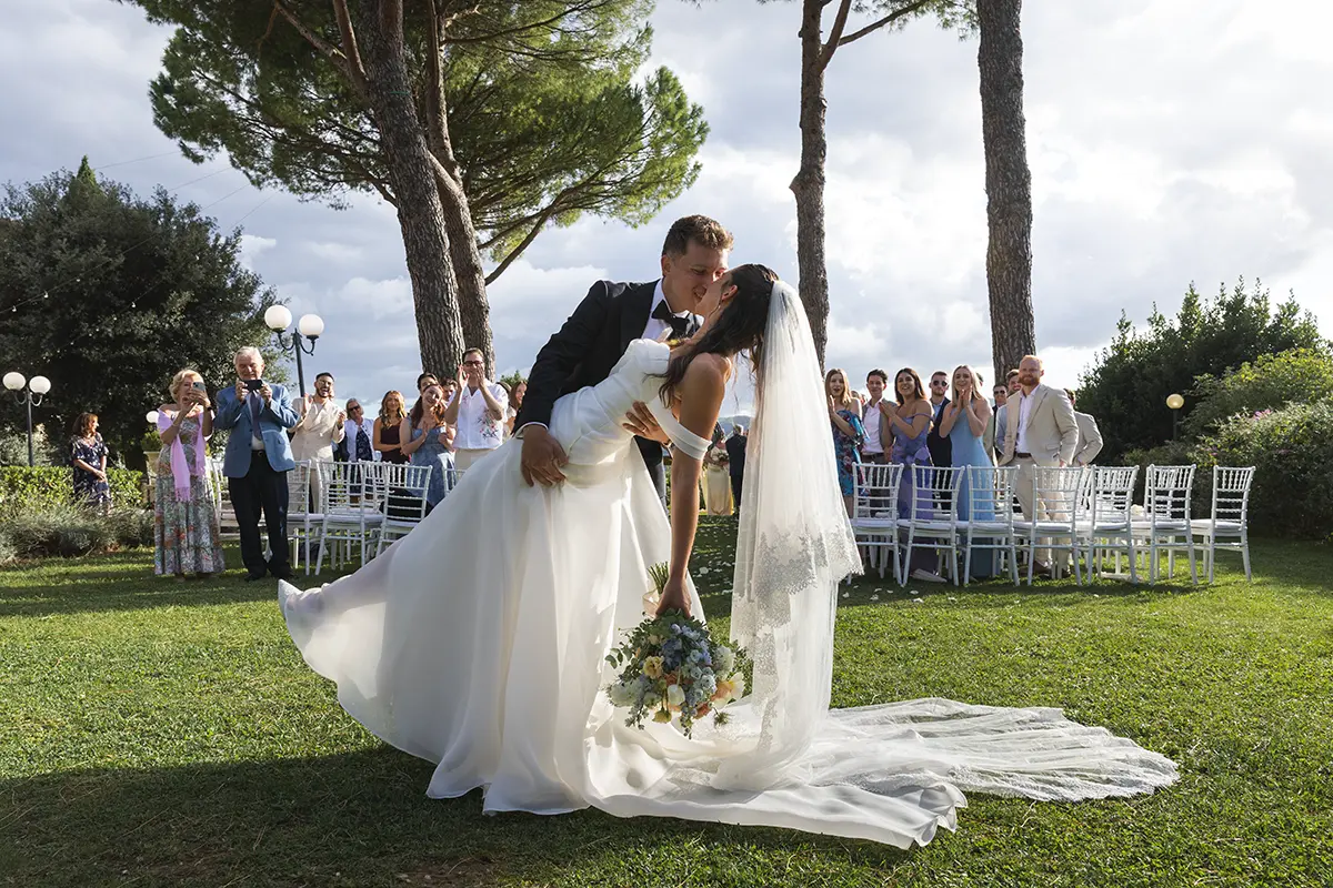 Newlyweds kiss in the garden of the Monastero Santa Margherita