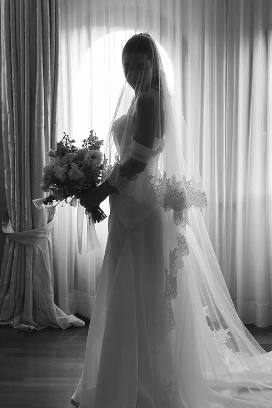 Bride and her bouquet in the Santa Margherita monastery suite