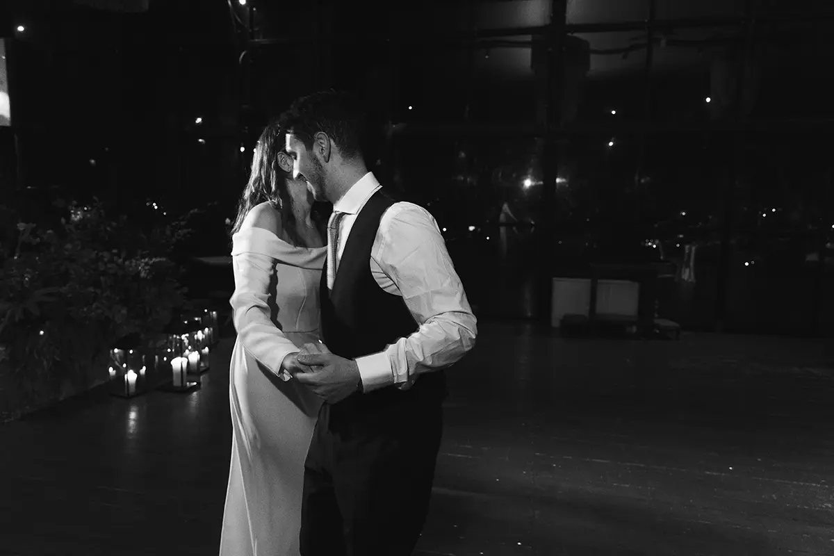 The newlyweds dance in the lemon grove of the Relais il Falconiere in Cortona.