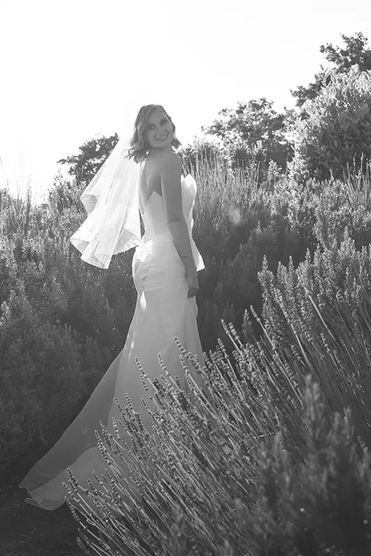Bride in the garden of Castello di Petrata